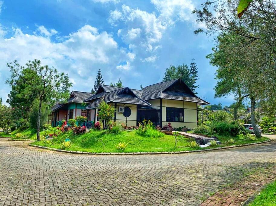 Designer Villa Tokyo Cianjur Dış mekan fotoğraf