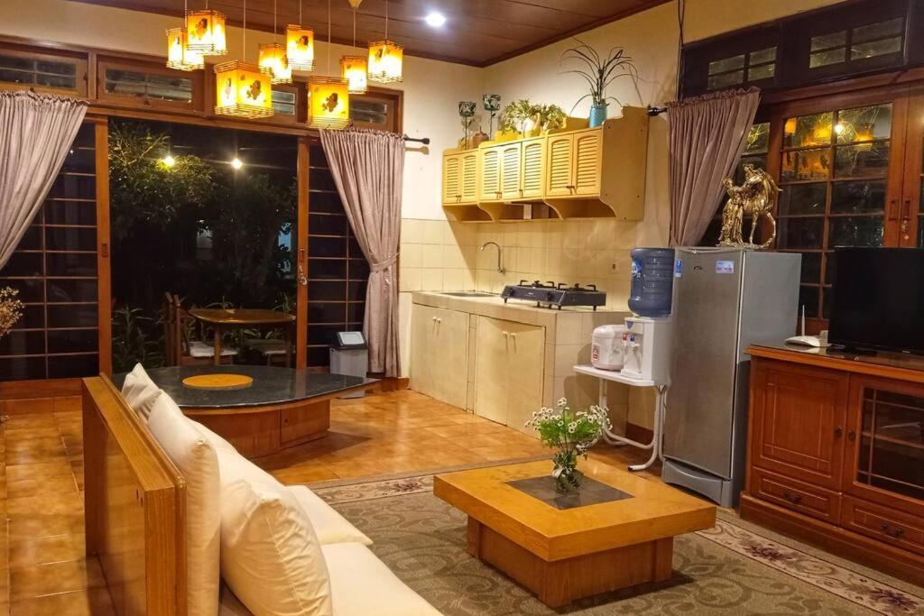 Designer Villa Tokyo Cianjur Dış mekan fotoğraf