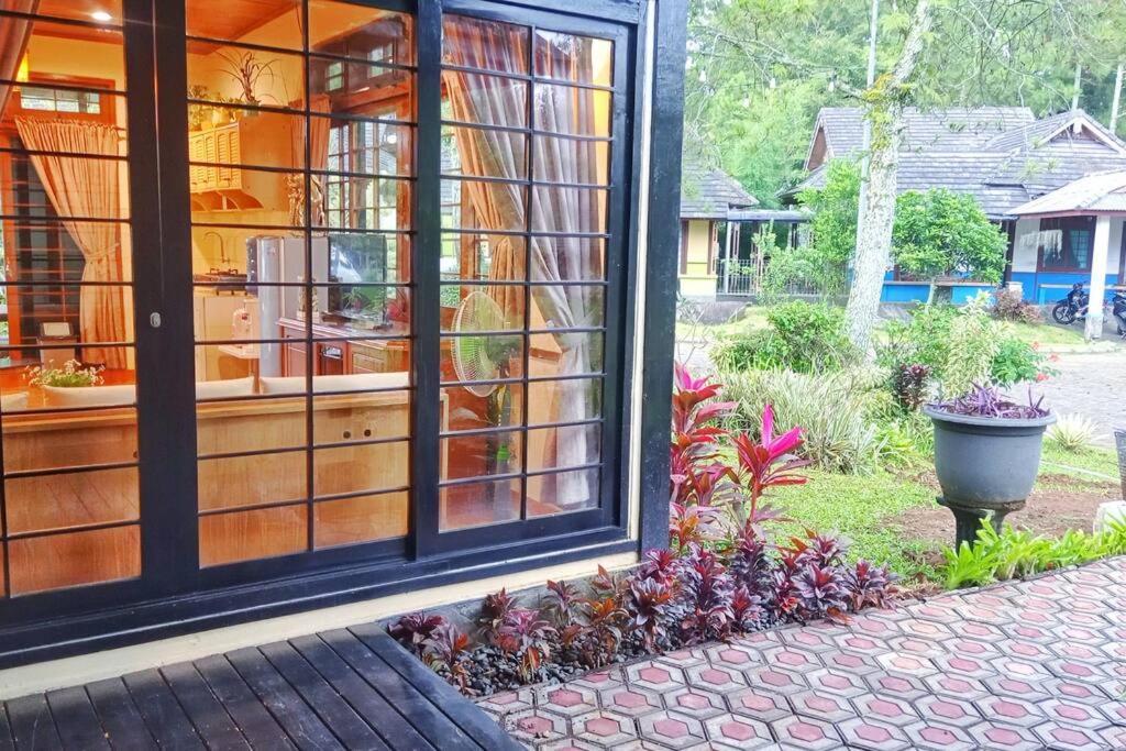 Designer Villa Tokyo Cianjur Dış mekan fotoğraf