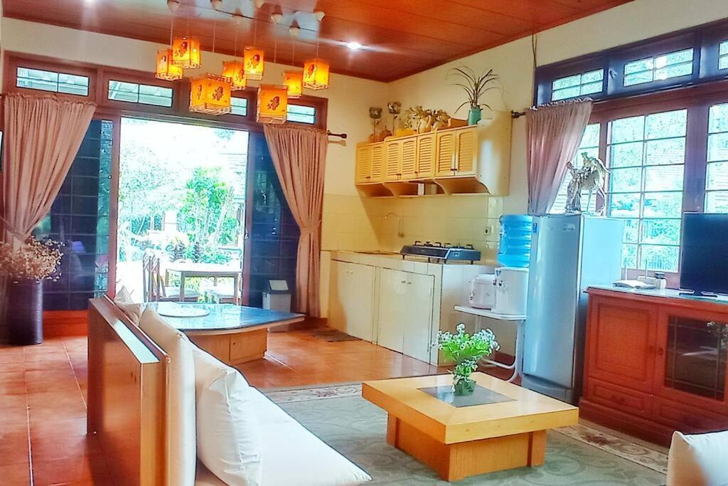 Designer Villa Tokyo Cianjur Dış mekan fotoğraf
