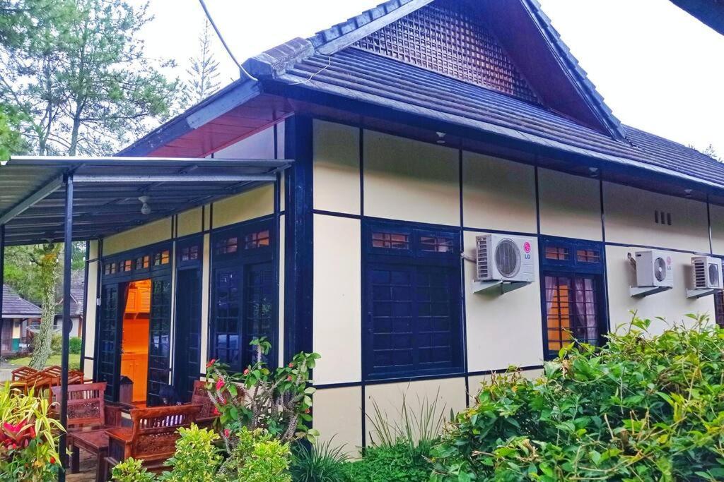 Designer Villa Tokyo Cianjur Dış mekan fotoğraf