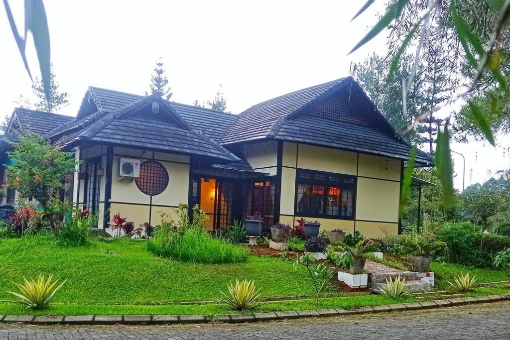 Designer Villa Tokyo Cianjur Dış mekan fotoğraf